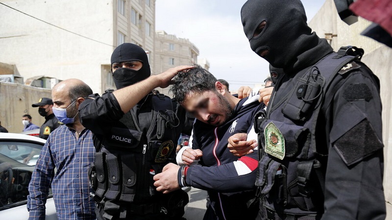 قمه کش اسلامشهر طی عملیات پلیس دستگیر شد